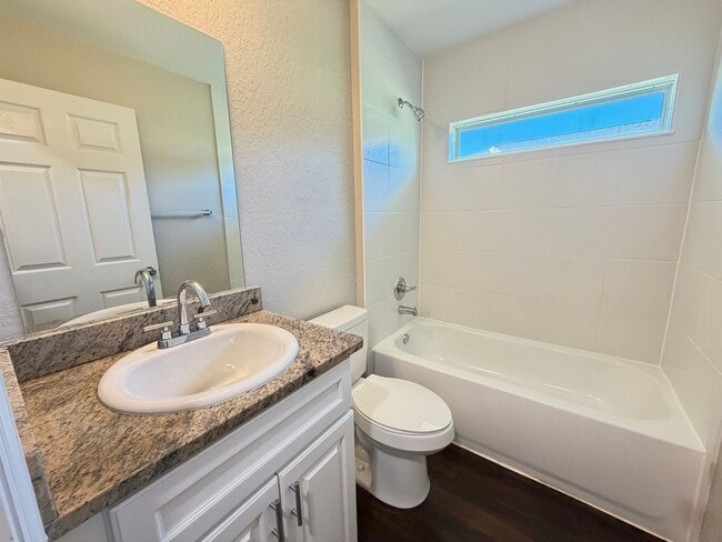 Building Photo - Spacious 3BR Home in Ocala | No HOA + Pet Friendly