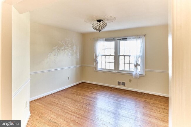 Building Photo - 2423 Falls Pl Ct