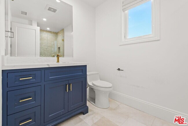 Building Photo - 1153 S Clark Dr