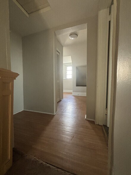 Building Photo - 215 S Aiken Ave