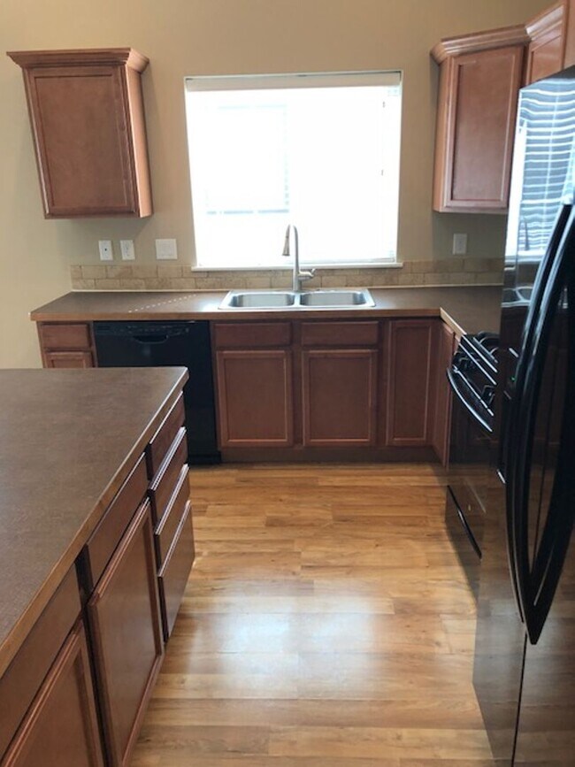 Building Photo - 110 Bull Frog Dr