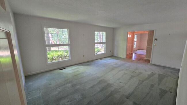Building Photo - 4 Bed/2.5 Bath Brick Home - Kingsport TN