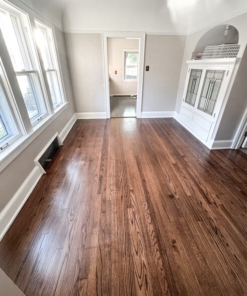 Building Photo - 1919 S 93rd St