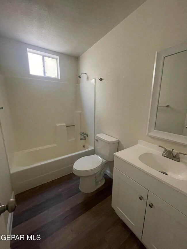 Building Photo - 864 Barandal Dr