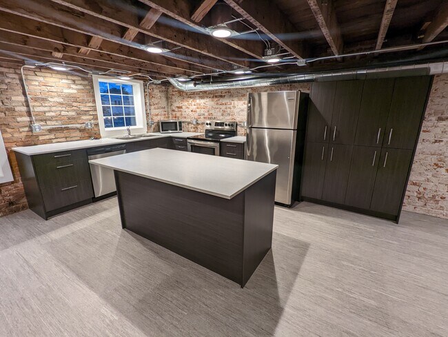 Building Photo - 130 E State St