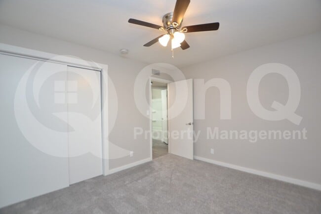 Building Photo - 2210 W Devonshire Ave