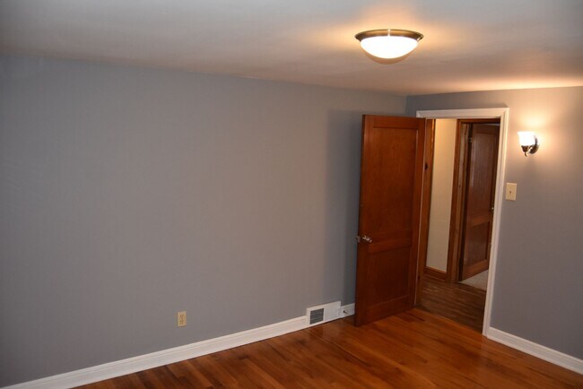 Building Photo - Single Family Home