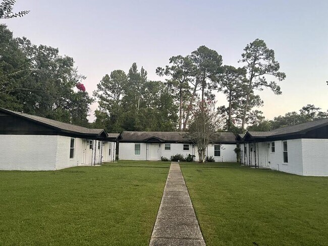 Building Photo - 18272 Sidney Ave