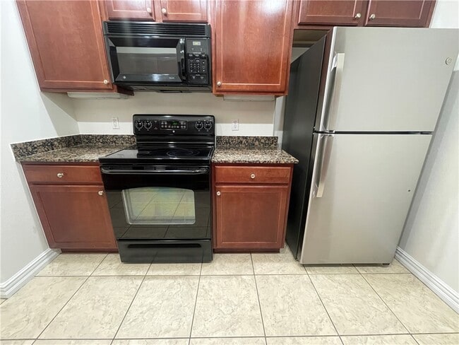 Building Photo - 2814 Vly W Ct