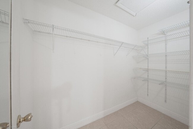 Building Photo - 708 SE 2nd Ave