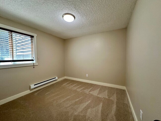 Building Photo - 2Bd/2Ba Bellevue Condo