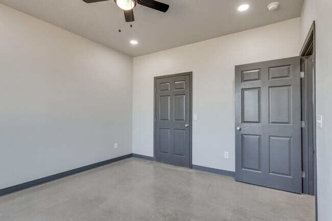 Building Photo - 12571 Highway 77 - 103