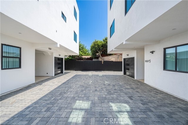 Building Photo - 1039 W 43rd St