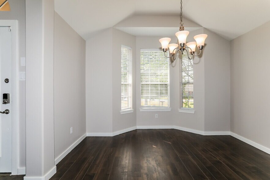 Building Photo - 311 Lake View Dr