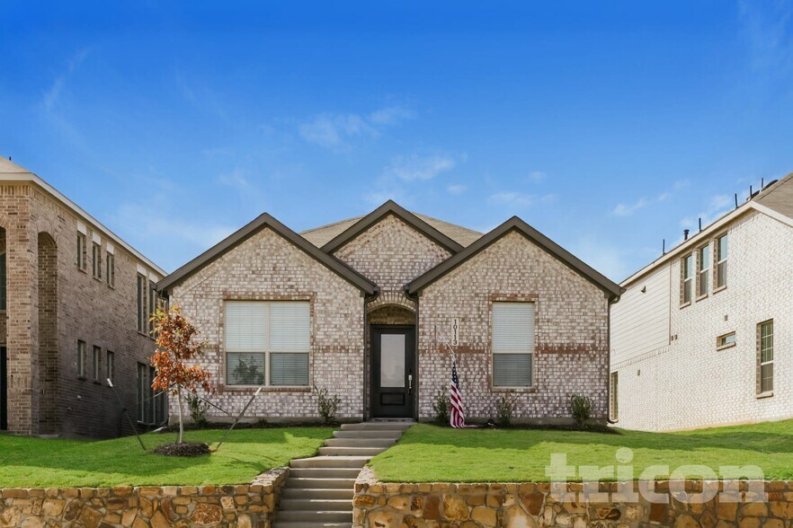 Primary Photo - 10113 Regal Bnd Ln