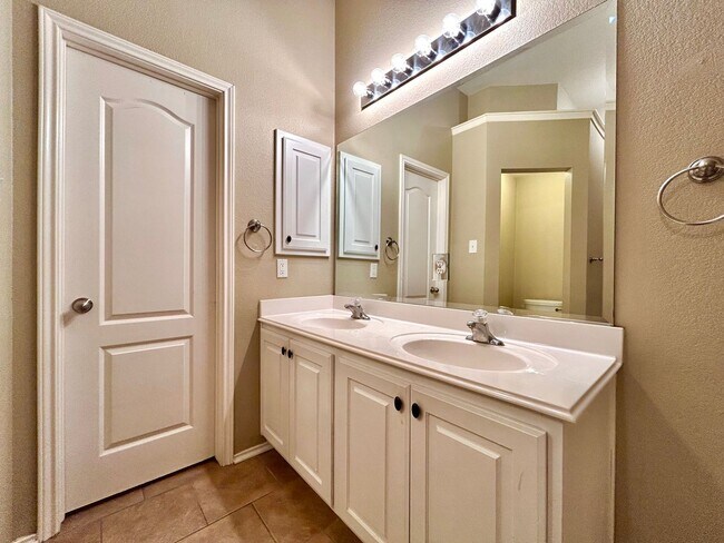 Building Photo - 1801 Rachel Ln