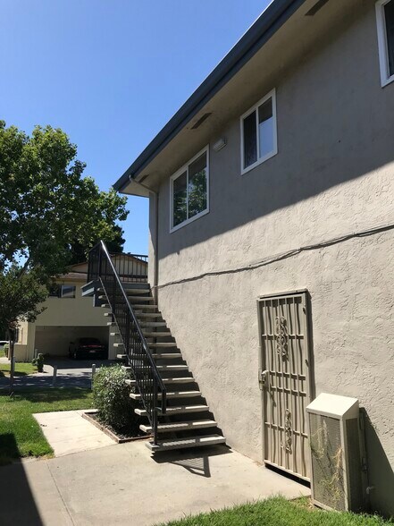 Building Photo - 2118 Peppertree Way
