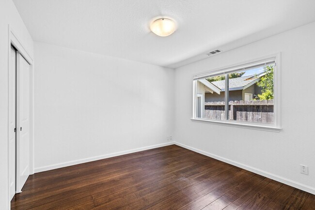 Building Photo - Updated 4 Bedroom 2 Bath North Napa Home