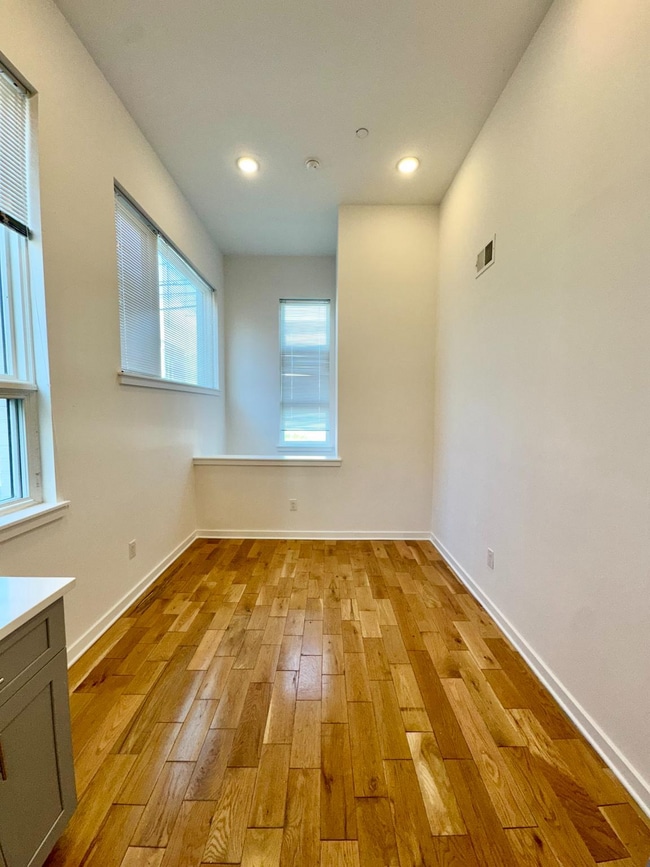 Building Photo - 2722 Master St