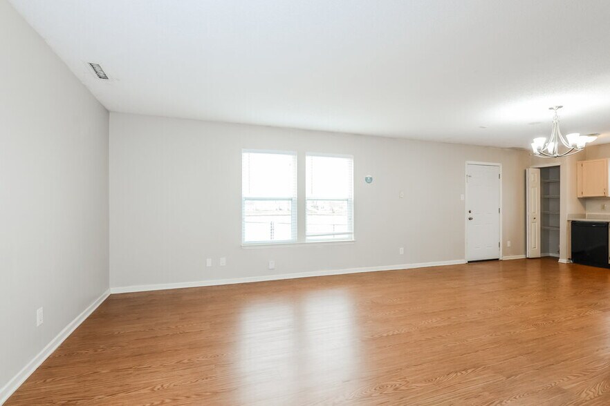 Building Photo - 35 Frostwood Ln