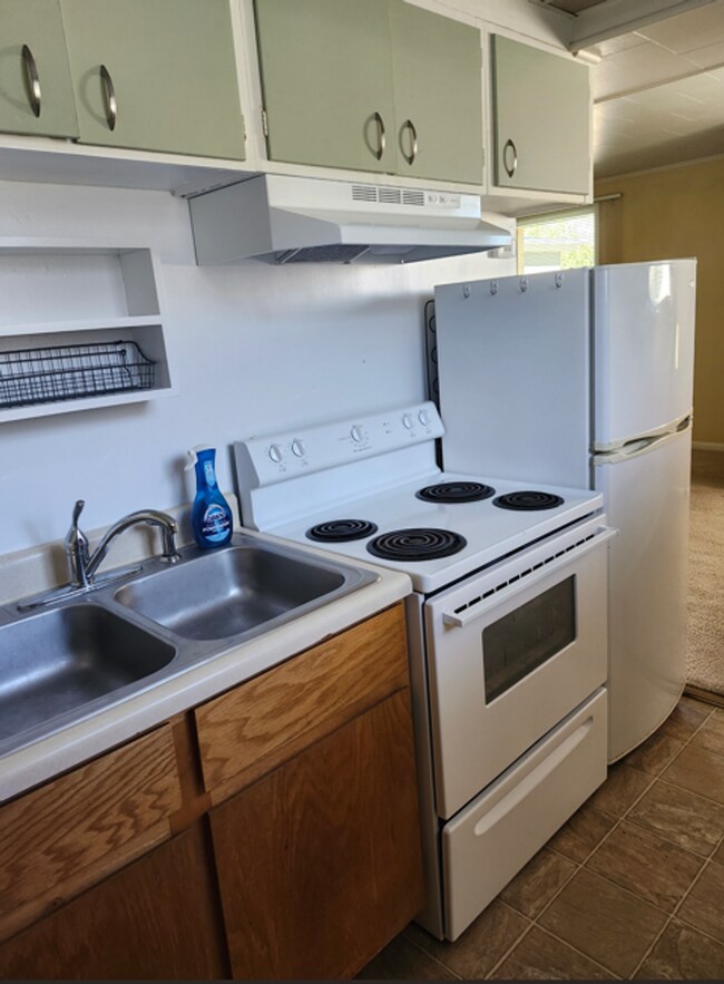 Building Photo - 820 Montana Ave