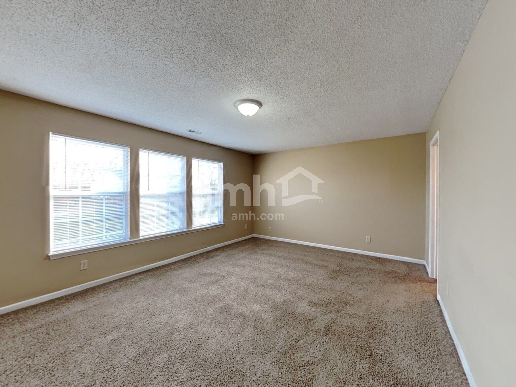 Building Photo - 2092 Fullwood Dr