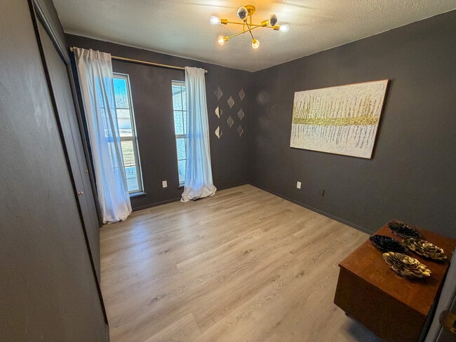 Building Photo - 1518 Cinderella Ave