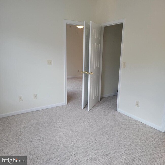 Building Photo - 400 Cascade Ln