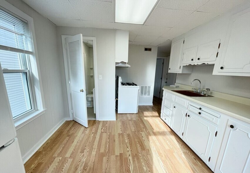 Primary Photo - 103 Buttonwood St