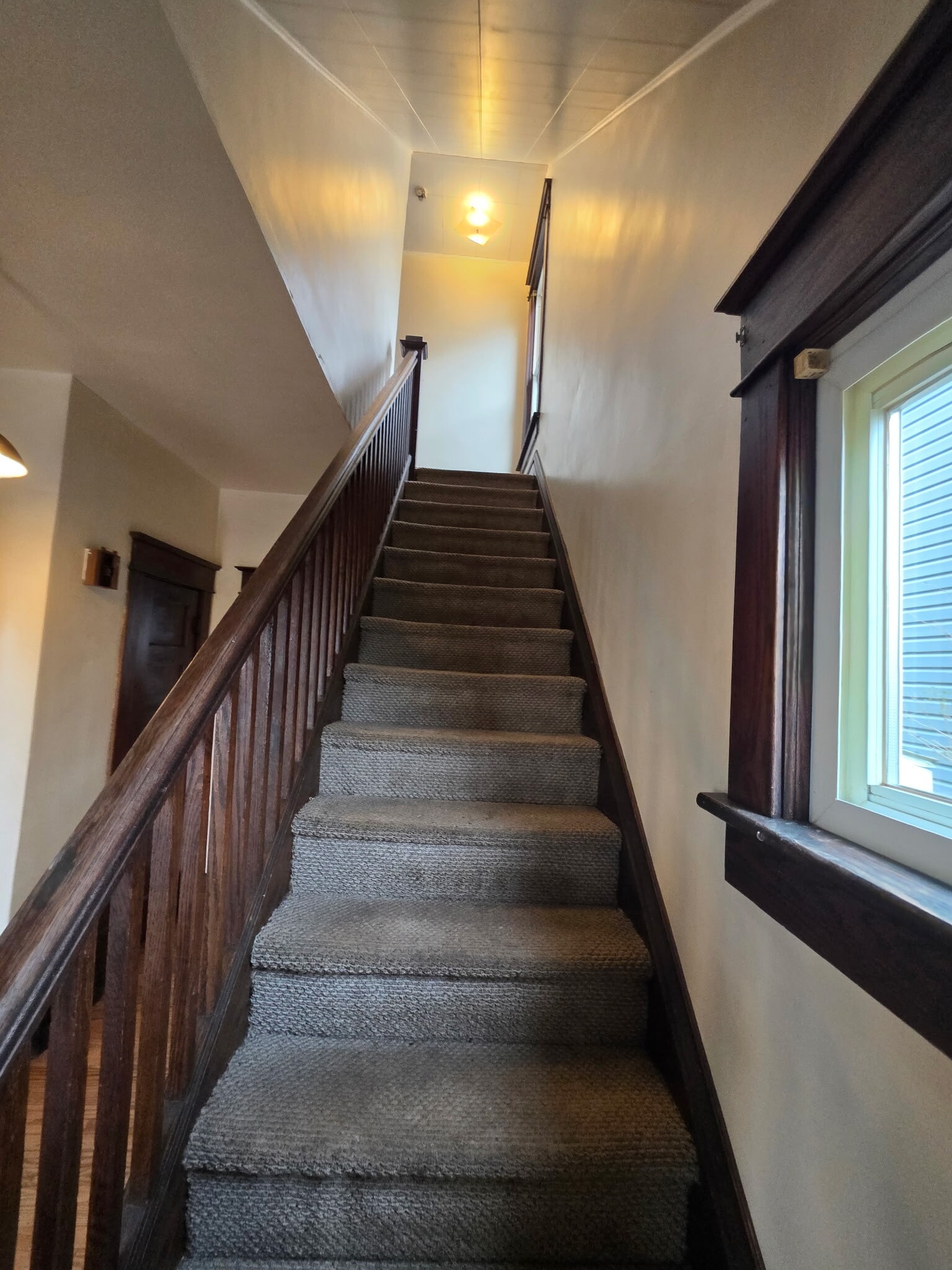 Building Photo - 364 S 10th St