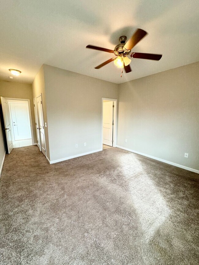 Building Photo - AVAILABLE 3 Bedroom/ 2 Bath with attached garage! Beautiful finishes throughout