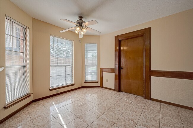 Building Photo - 14818 La Rana Dr