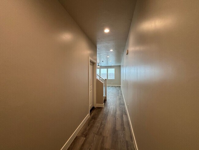 Building Photo - BRAND NEW TOWNHOME FOR RENT!