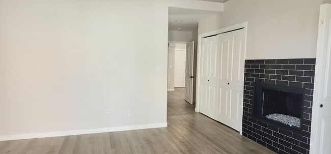Building Photo - Spacious 4-bedroom Home Available in Desert Shores!