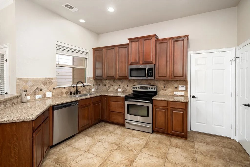 Building Photo - 4245 Swan Forest Dr