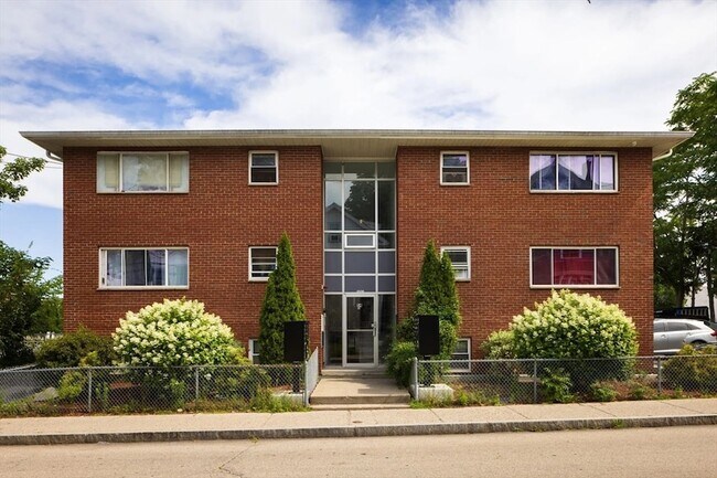 Building Photo - 50-58 Walnut Street Unit B2