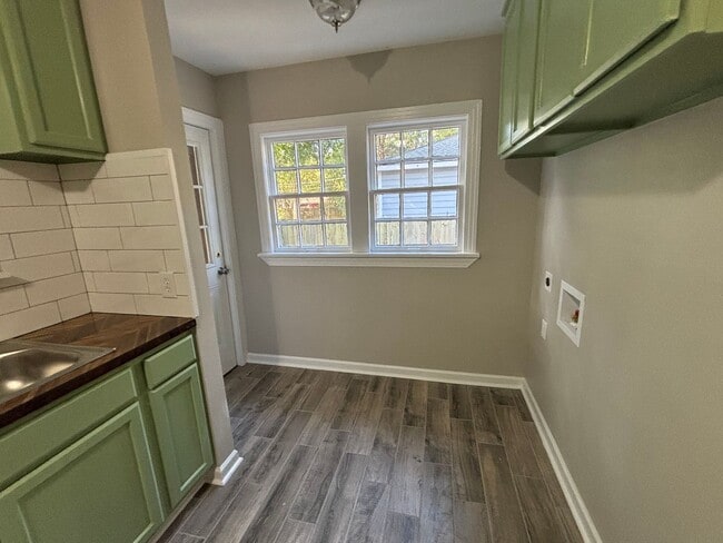 Building Photo - Charming Broadmoor Home