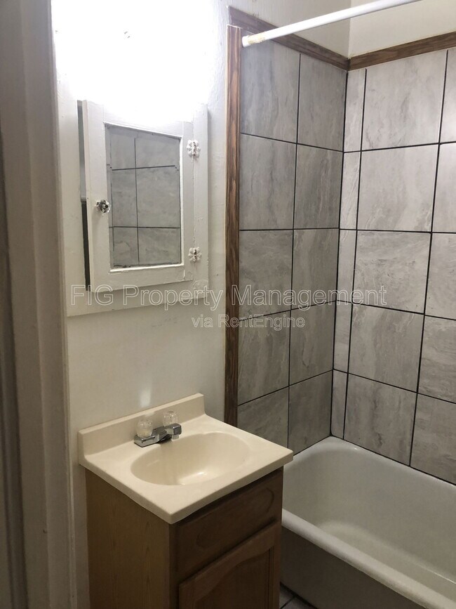 Primary Photo - 429 W G St