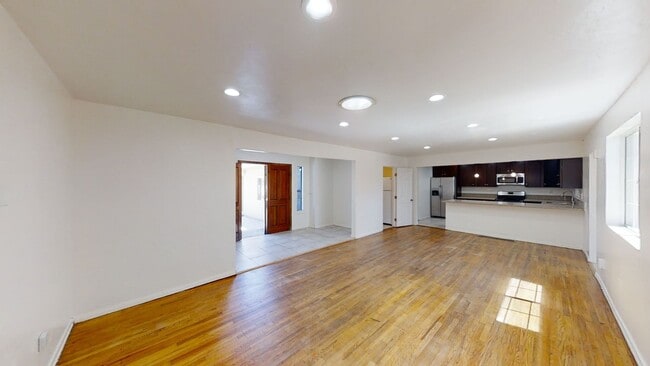 Building Photo - 7BD/3BA, Big Driveway!!
