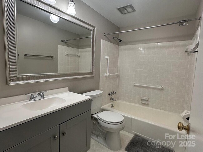 Building Photo - 5925 Quail Hollow Rd