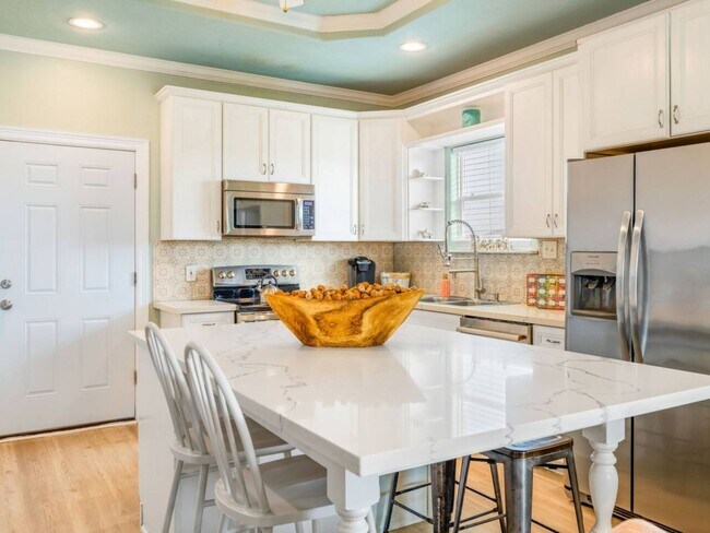 Building Photo - 986 Bahama Dr