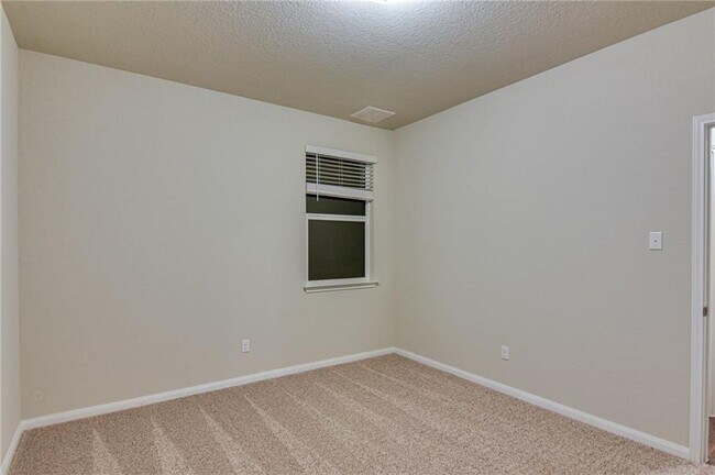 Building Photo - 309 Naset Dr