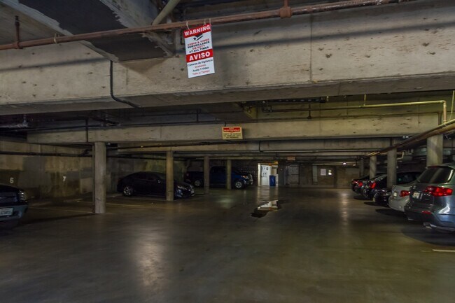 Building Photo - 932 South Westmoreland Avenue, Unit 308