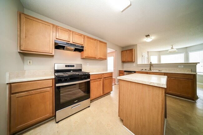 Building Photo - 425 Canoga Ct