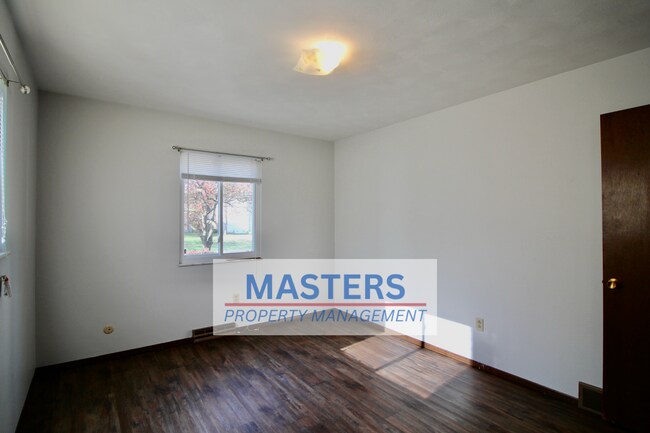 Building Photo - 135 Edgewood Dr