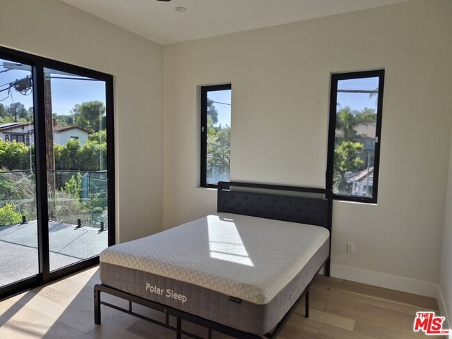 Building Photo - 5299 1/2 Crebs Ave