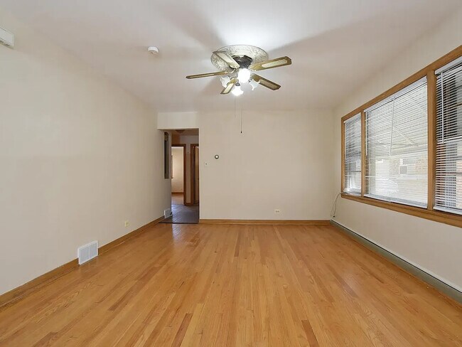 Building Photo - 2915 N Austin Ave