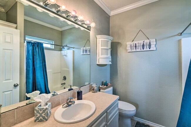 Building Photo - 3229 Castle Dr