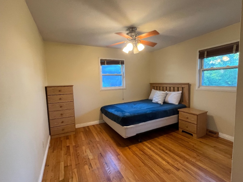 Building Photo - 2216 Delaware Dr