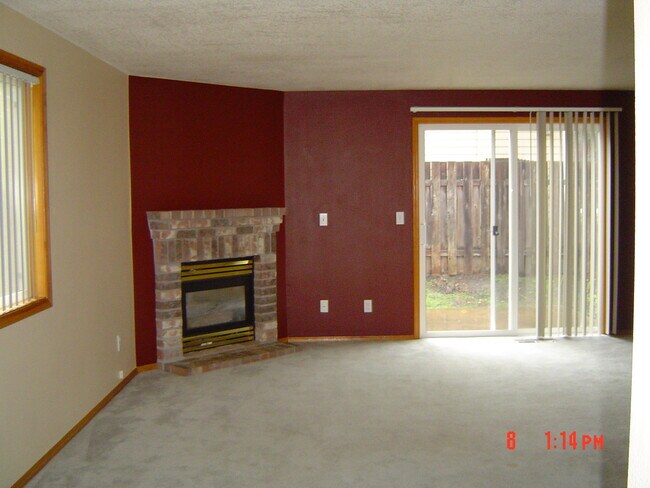 Building Photo - 3935 SW Pinewood Way